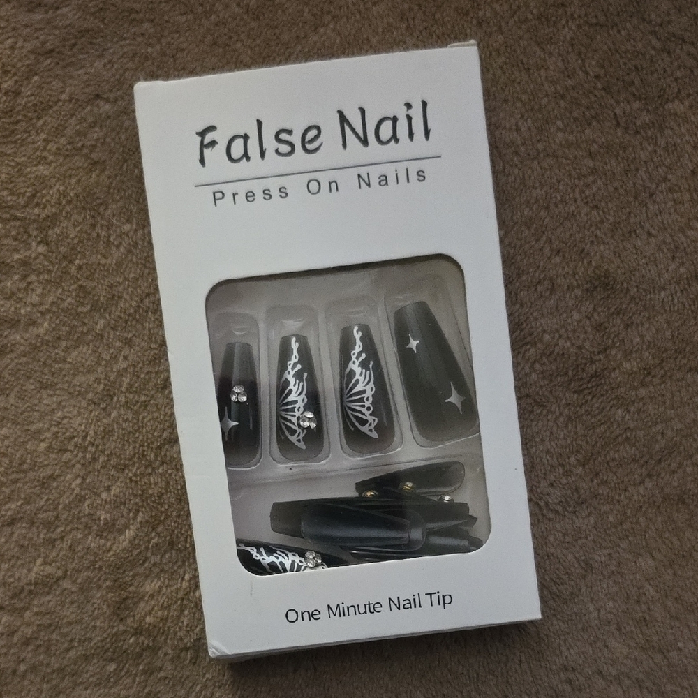 🔥5 For $40 NWT Press On Nail Set